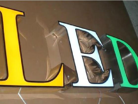 罗田介绍LED招牌的基础知识。