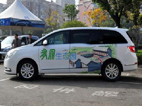 罗田户外车贴喷绘如何保持效果?